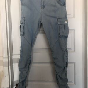 Women Stacked scrunch leg Blue Cargo Jeans size medium with stretch